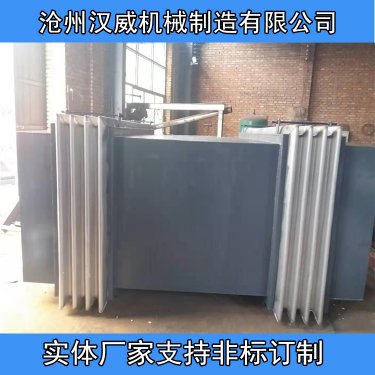 不锈钢矩形波纹补偿器均布置在紧靠固定支架旁