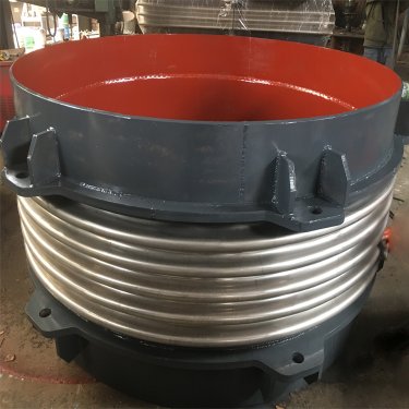  轴向内压型补偿器来补偿角位移与安装要求