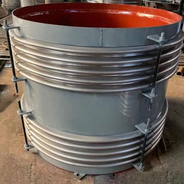 复式小拉杆横向波纹补偿器同时存在轴向位移和横向位移两种补偿